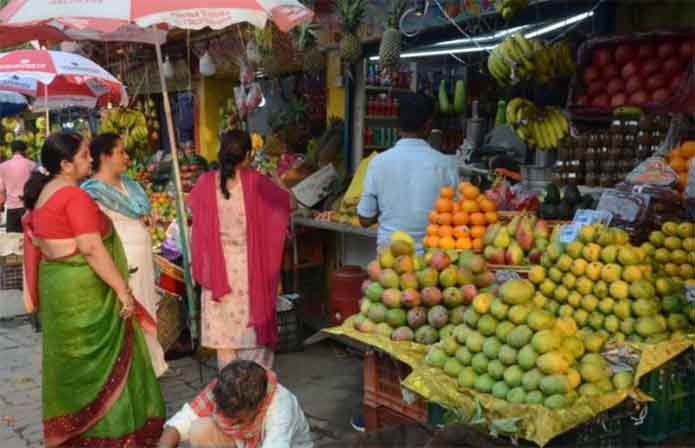 You are currently viewing Mangoes and Litchis Arrive in Patna: High Prices and Premature Harvests Raise Concerns