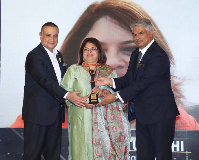 You are currently viewing Nitu Joshi of MIAM NGO Receives Best Social Worker Award at Newsmakers Achievers Award