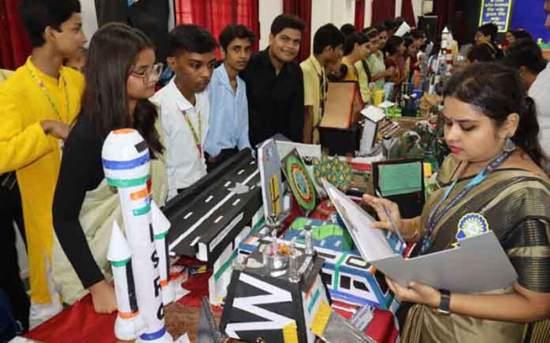 St Karen’s High School Hosts Vibrant Exhibition Celebrating India’s Democratic Heritage