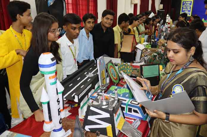 St Karen’s High School Hosts Vibrant Exhibition Celebrating India’s Democratic Heritage