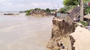 Bhagalpur Embankment Breach Triggers Flood Threat; Villages Brace for Impact