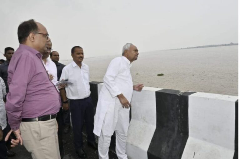 Ganga River Swells Above Danger Mark in Patna: Flood Threat Looms as Water Spreads into Fields and Villages