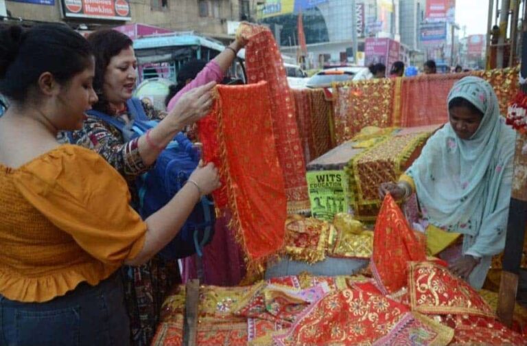 Durga Puja Shopping Boosts Patna Markets: Fashion, Footwear, and Automobiles in High Demand