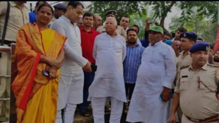 Lalu Prasad Yadav Visits Ular Surya Mandir Ahead of Chhath Puja, Reviews Preparations