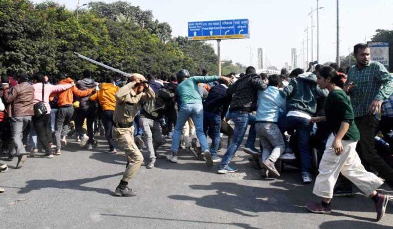 Police Lathicharge BPSC Aspirants Protesting Against Normalisation in 70th Civil Services Exam