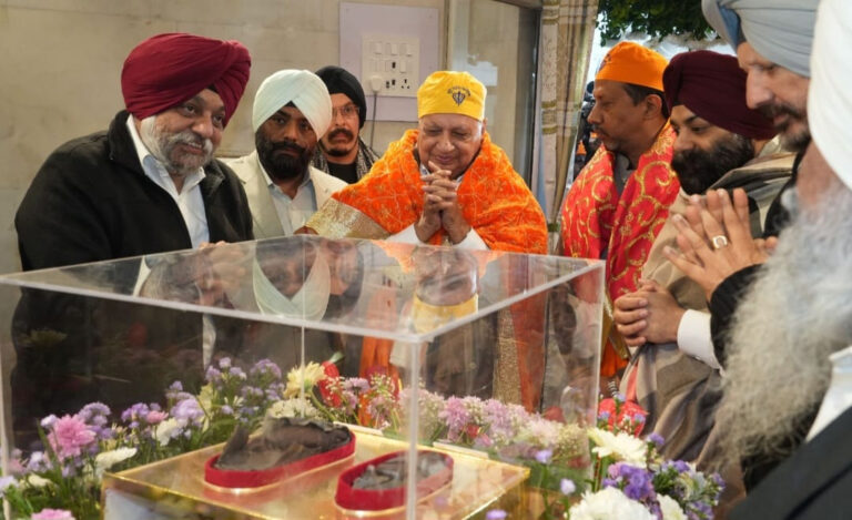 Bihar Governor Arif Mohammed Khan at Patna Sahib Gurudwara