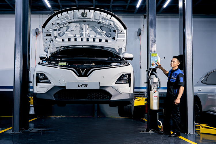 VinFast introduced industry-leading warranties, up to 10 years or 200,000 kilometers