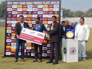 Bihar captain Sakibul Gani receives players of the match award.