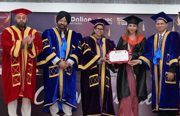 Dnyan Shah, SVP and Global Head (HR), Mphasis Limited giving degrees to the students of Online Learning of Chandigarh University during convocation ceremony