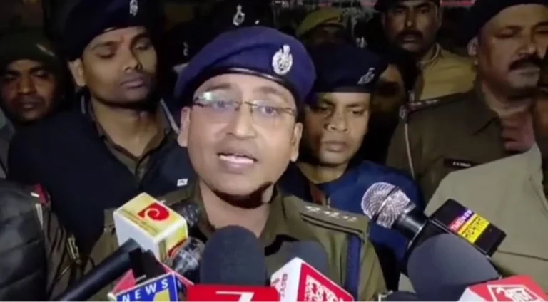 Patna Police officer talks to media