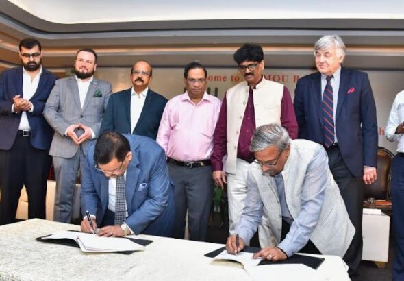 JK Srivastava, Founder & Chairman, JK Srivastava Hynfra P.S.A. Ltd and Dr R Premkumar, Registrar, SRM University-AP Signing the MoU