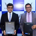 Mr. Tapan Ghosh (left), CEO of VinFast India, and Mr. Narendra Dixit, Head of Retail Banking at CSB Bank, at the signing ceremony