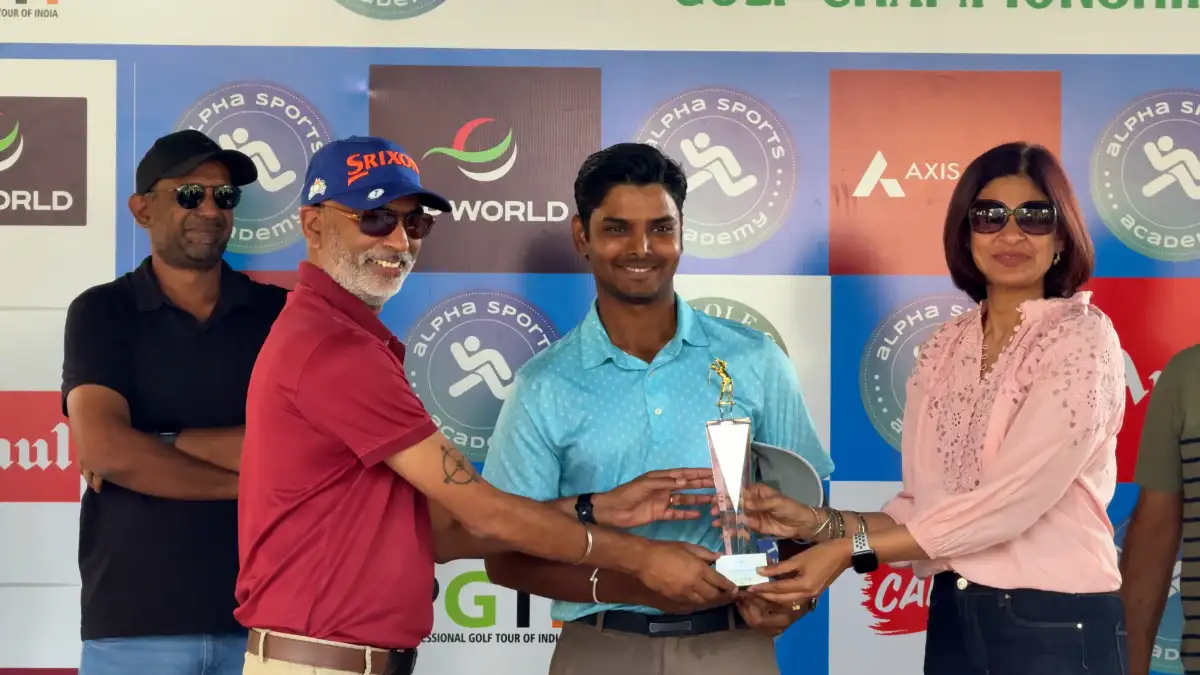 Champion Sunit Chowrasia receives the trophy from Mr. Sumit Prakash, Founder and Director, ALPHA Sports Academy and Ms. Smita Chowdhary, Co-Founder, ALPHA Sports Academy. In the background, is Mr. Vishal Sahay, Captain, Patna Golf Club.