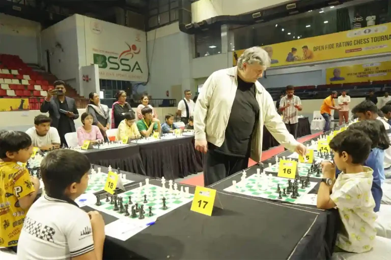 Russian Grandmaster Petr Kiriakov played simultaneous chess matches against 36 young players from Bihar.