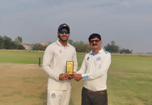 Raunit of RBNYAC with player of the match award