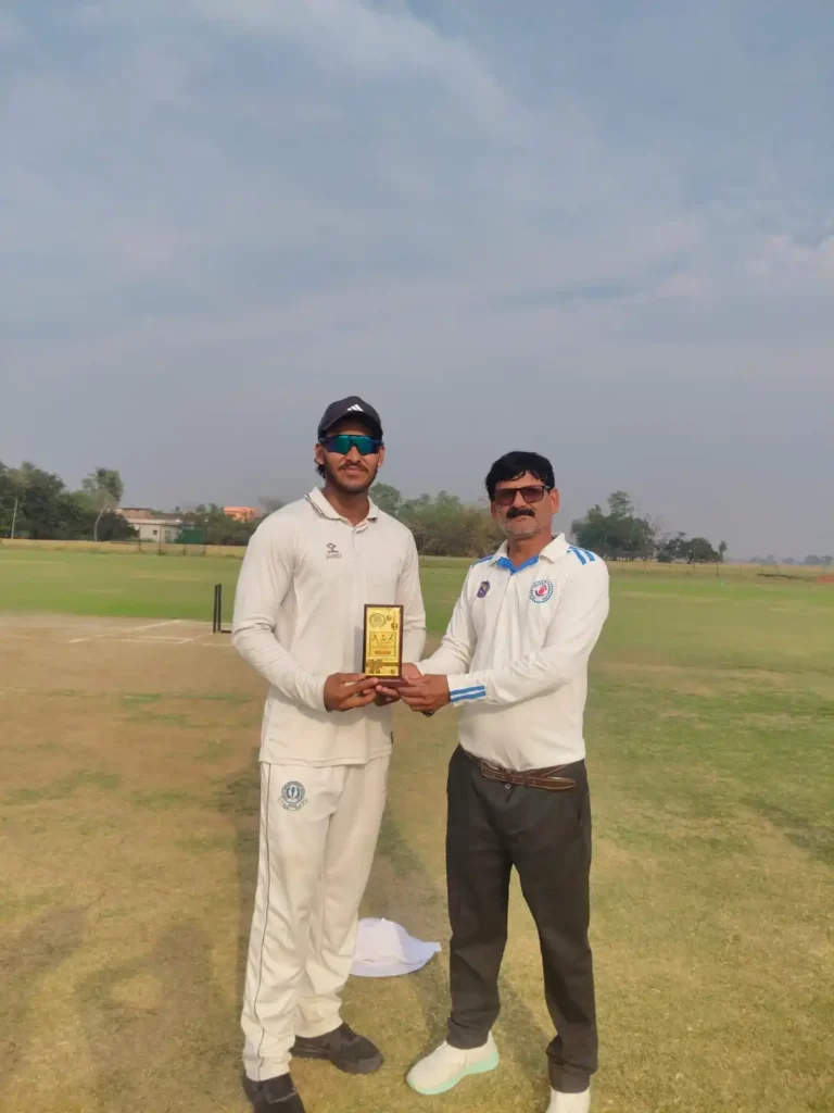Raunit of RBNYAC with player of the match award