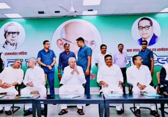 Bihar Chief Minister Nitish Kumar in JD(U) meeting. File photo