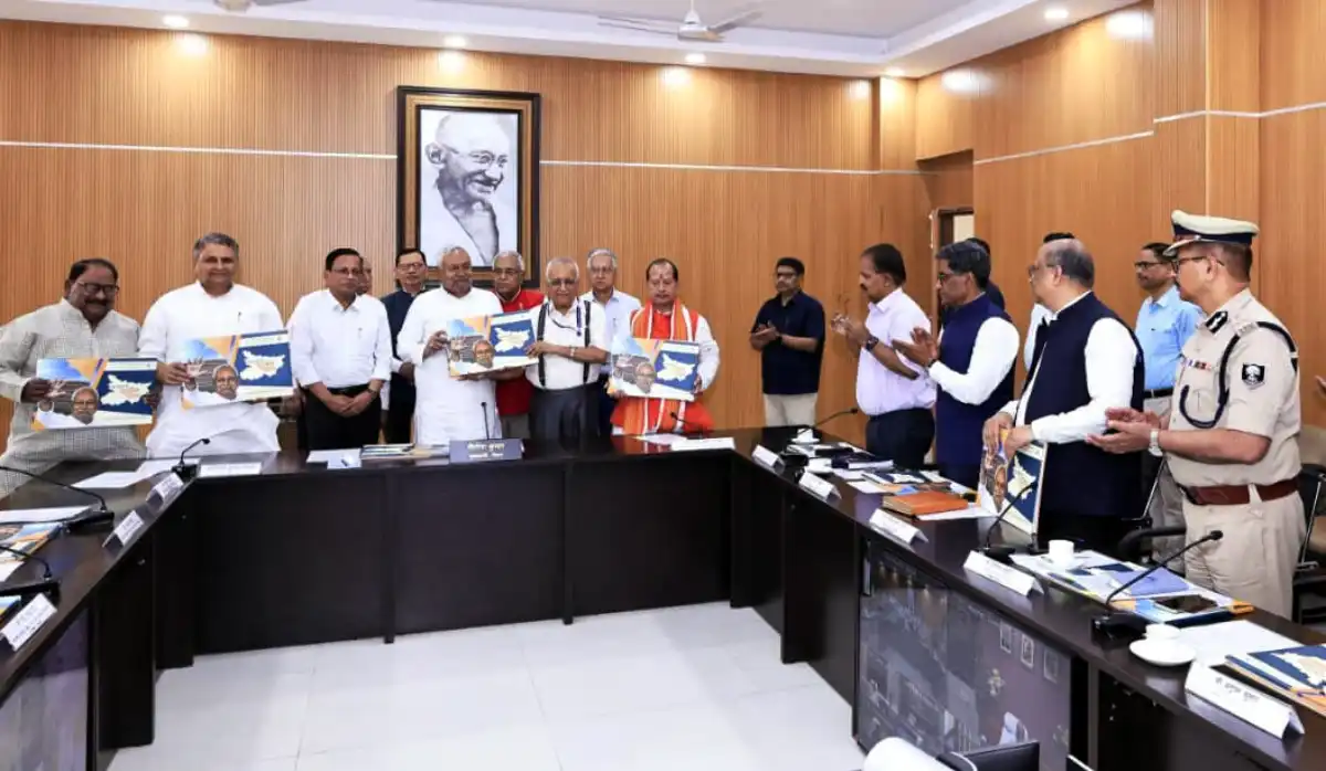 07-April-Nitish Kumar at Disaster Management Meeting