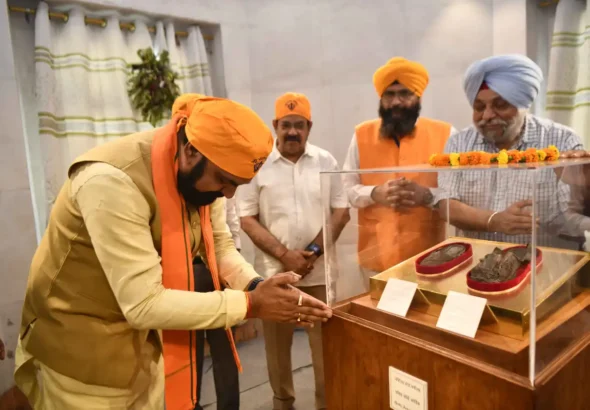 Bihar Chief Minister Samrat Choudhary Offers Prayers at Takht Sri Harmandir Sahib