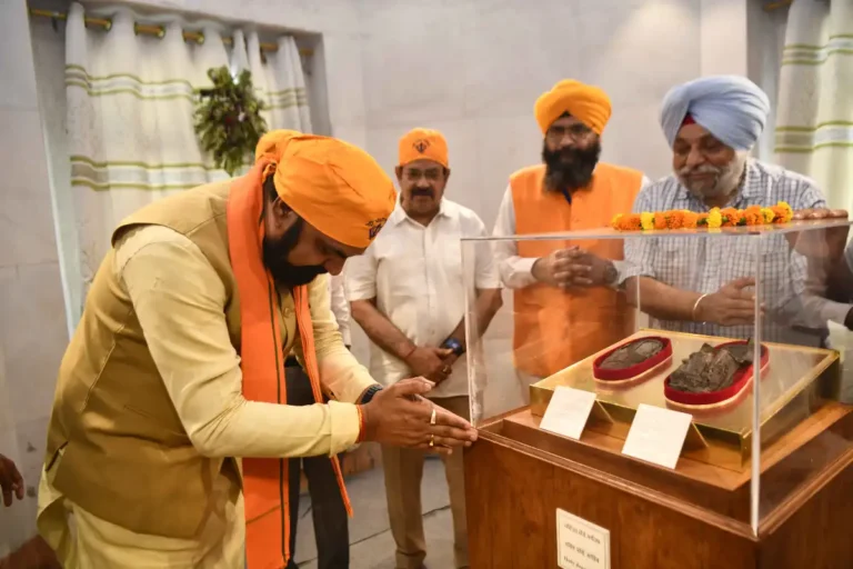 Bihar Chief Minister Samrat Choudhary Offers Prayers at Takht Sri Harmandir Sahib