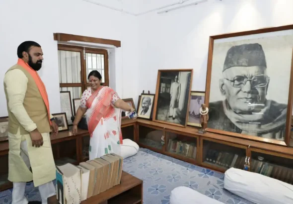 Bihar Chief Minister at JP's residence in Patna