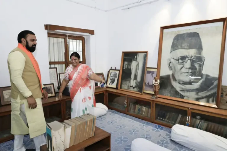 Bihar Chief Minister at JP's residence in Patna