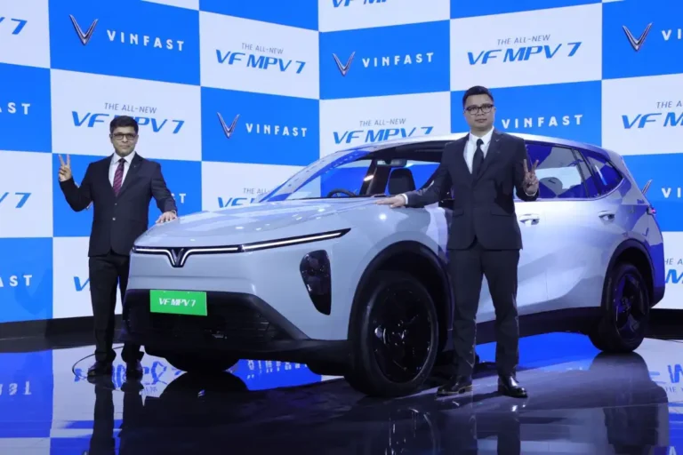 Mr. Tapan Ghosh, CEO of VinFast India and Mr. Nguyen Duc Hieu, Deputy Director Vehicle Program at VinFast, at the launch of all-new VF MPV 7 at New Delhi