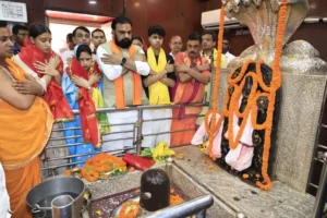 Bihar Chief Minister Samrat Choudhary Offers Prayers at Baba Hariharnath Temple in Sonepur