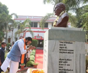 Bihar Chief Minister Samrat Choudhary paid floral tribute to the statue of former Bihar Chief Minister and Bharat Ratna awardee Karpoori Thakur