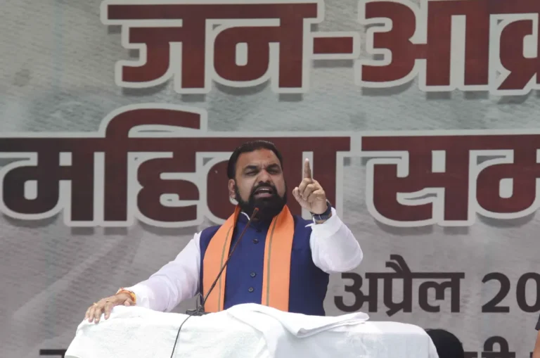 Bihar Chief Minister addressing Jan Aakrosh Mahila Sammelan in Patna.