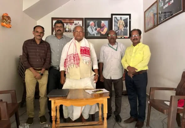 Coir Board officials with Union Minister Jitan Ram Manjhi
