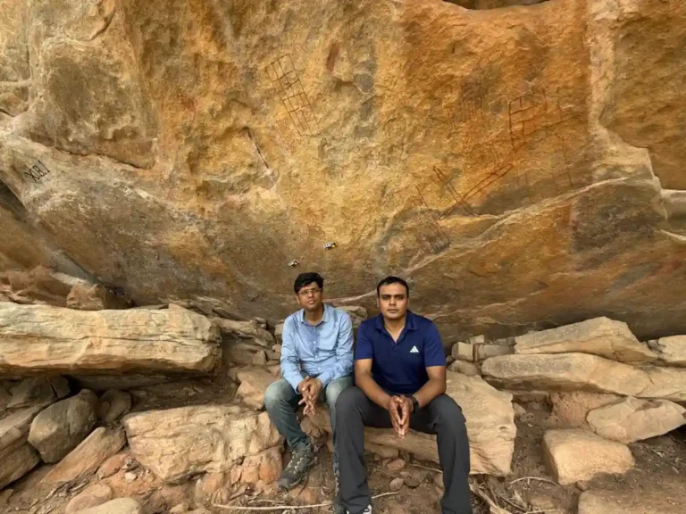Rock Paintings of Neolithic and Early Historic Periods Found at Gidheshwar Hills of Jamui District