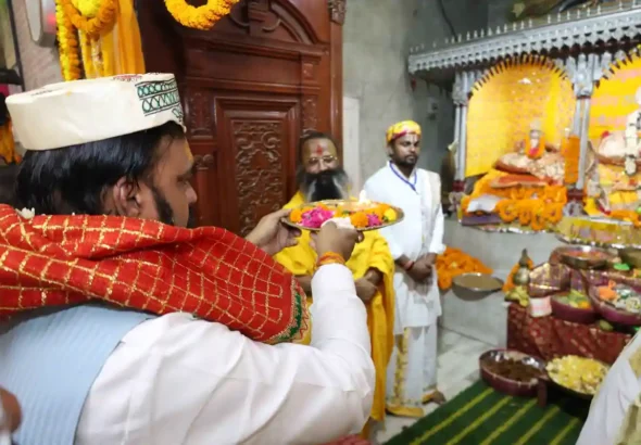 Bihar Chief Minister Samrat Choudhary offered prayers at Punauradham Temple in Sitamarhi.
