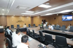 Patna District Magistrate Thiyagarajan SM conducted a comprehensive review of the supply and distribution of LPG gas with senior officials on April 27. 