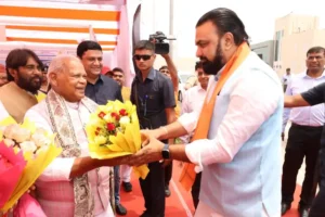 Union Minister Jitan Ram Manjhi greeted Bihar Chief Minister Samrat Choudhary at Bihta Tech Hub.