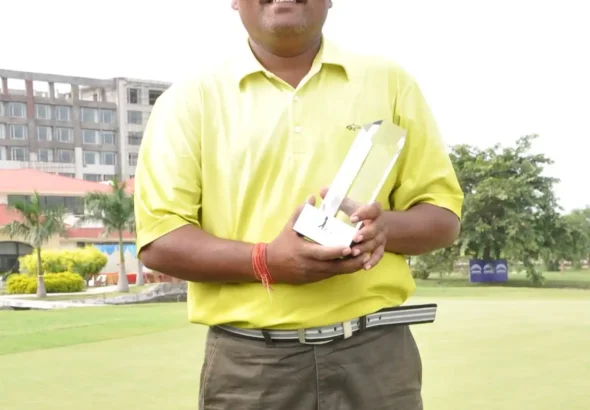 Vijay Kumar after his last victory on the DP World PGTI at the 2010 Haryana Open