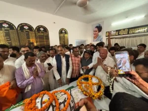 Bihar Congress leaders and workers pay emotional tributes of Bhagalpur district president Praveen Kushwaha who died in a road mishap at Sadaqat Ashram.