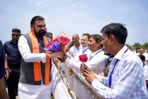 Bihar Chief Minister Samrat Choudhary was greeted in Khagaria. 