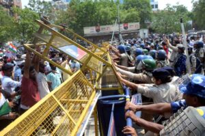 Police personnel stop the teacher aspirants during their protest march, in Patna, Friday, May. 08, 2026 