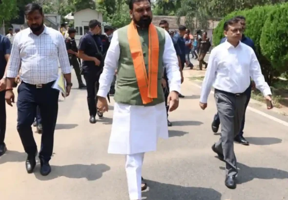 Bihar CM Samrat Choudhary Walks to Secretariat, Sets Example for Eco-Friendly Governance
