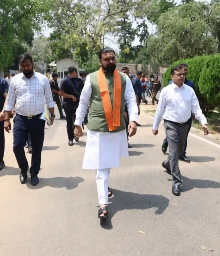 Bihar CM Samrat Choudhary Walks to Secretariat, Sets Example for Eco-Friendly Governance