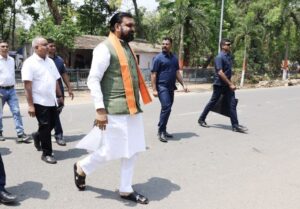 Bihar CM Samrat Choudhary Walks to Secretariat, Sets Example for Eco-Friendly Governance