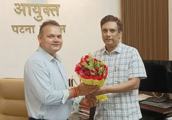 Newly appointed Patna Divisional Commissioner, Mayank Warwade, was greeted in his office by outgoing commissioner Animesh Kumar Parashar in Patna on May 16, 2026.