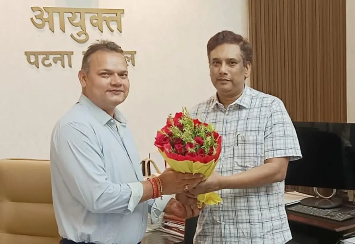Newly appointed Patna Divisional Commissioner, Mayank Warwade, was greeted in his office by outgoing commissioner Animesh Kumar Parashar in Patna on May 16, 2026.