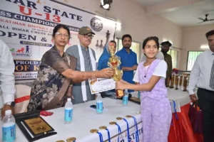 Mohini Pandit receiving trophy from the guest of honour in Katihar on May 31, 2026.