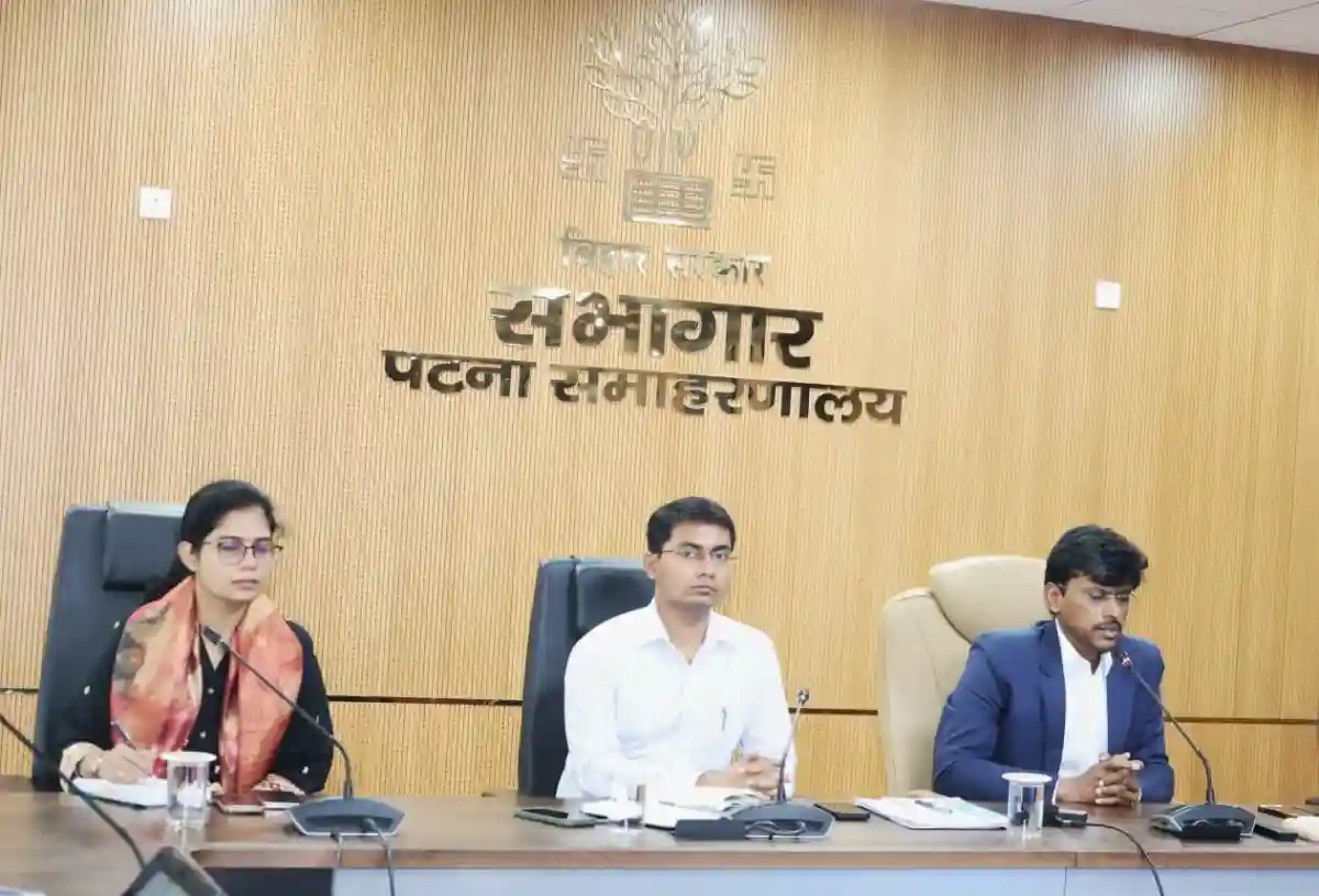 Patna DM Dr. Thiyagarajan S.M holds a review meeting of the education department on June 3, 2026.