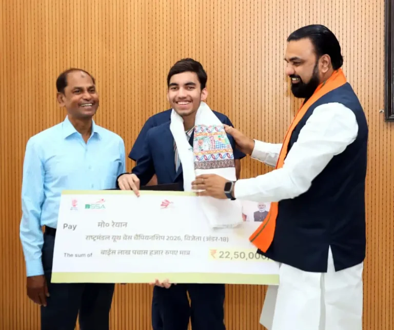 Bihar Chief Minister Samrat Choudhary presented a cheque of Rs 22.5 lakh to Commonwealth chess winner Md Reyan in Patna on June 6, 2026.