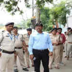 Patna district magistrate Dr. Thiyagarajan S.M. (in centre)
