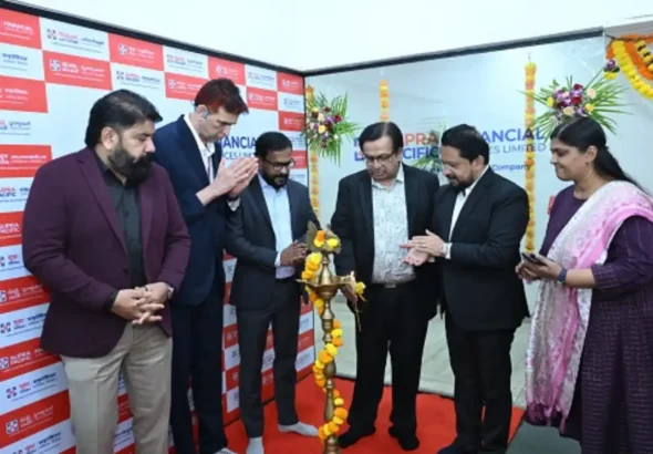 L to R: Deepak Francis (Business Head), R. Balakrishnan (Head – Treasury), Rajeev M. R. (CFO), Mahesh Thakkar (Chairman, FIDC), Manoj Ravi (CEO), and Bindu Menon (Zonal Head – Maharashtra)