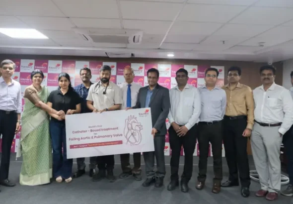 Dr. R Anantharaman, Director for Transcatheter Heart Valve Therapies, Dr Mahesh Kumar Medical Superintendent and team of cardiologists and cardiac surgeons